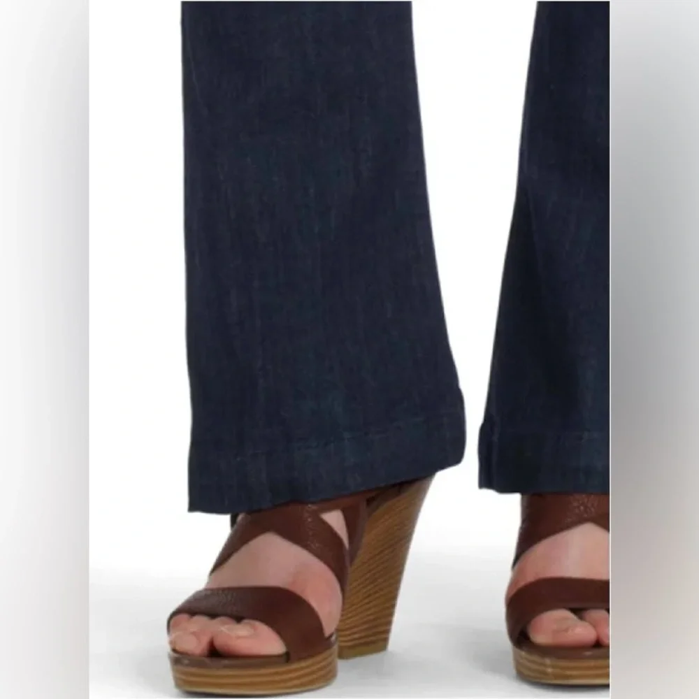 Levis Demi Curve Classic Rise Bootcut - Picture 16 of 16